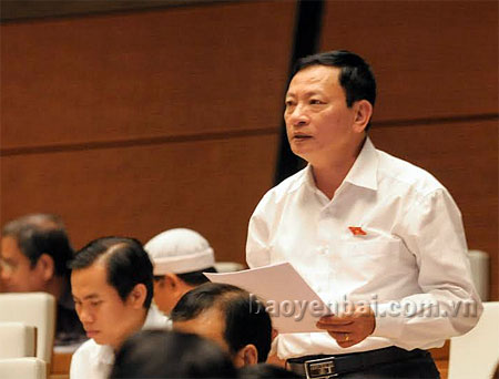 Đại biểu Nguyễn Công Bình – Phó trưởng Đoàn đại biểu Quốc hội tỉnh Yên Bái tham gia phiên chất vấn.